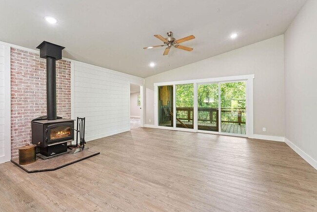 Building Photo - 16 Duvall Ln