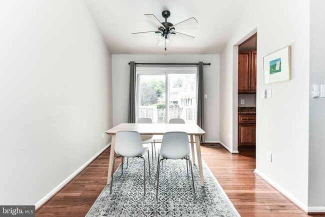 Foto del edificio - 1413 Valebrook Ln