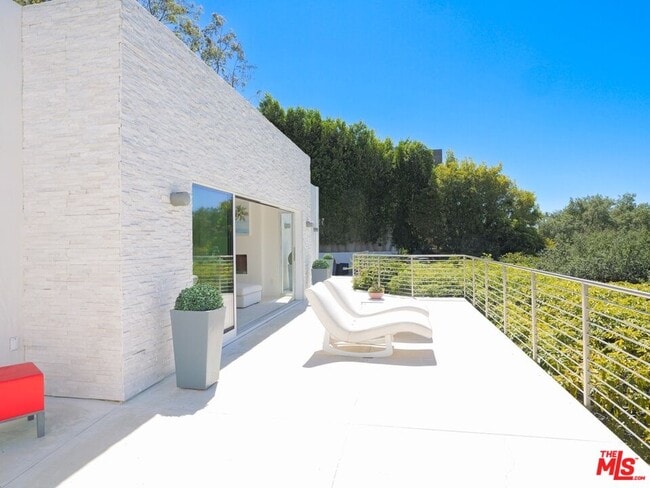 Foto del edificio - 9422 Readcrest Dr