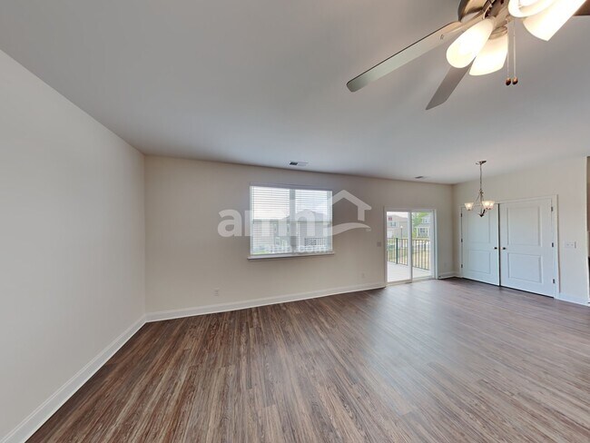 Foto del edificio - 2002 Bennett Dr