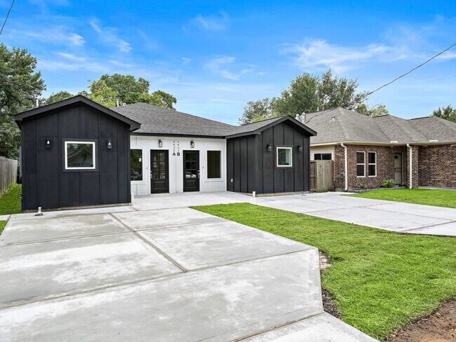 Building Photo - Brand New 3-Bedroom Duplex Near Medical Ce...
