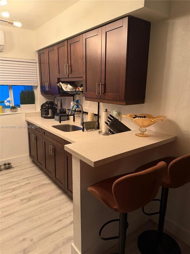 Foto del edificio - 365 NW 103rd St