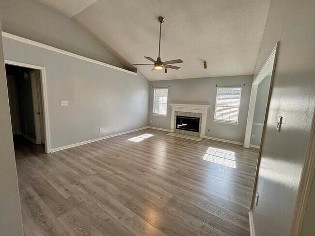 Foto del edificio - 666 Wellington Dr