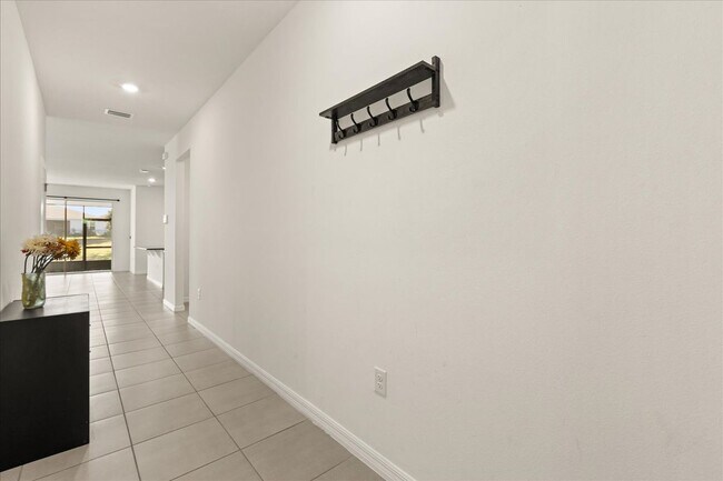 Foto del edificio - 8104 Penrose Pl