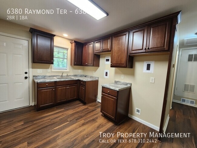 Foto del edificio - 6380 Raymond Terrace