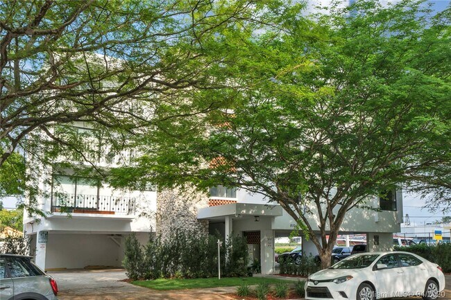 Foto del edificio - 810 Salzedo St