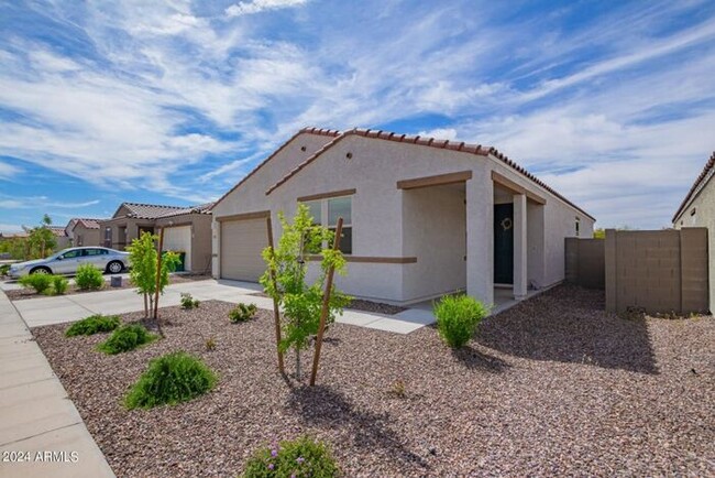 Building Photo - Charming 4-bedroom home