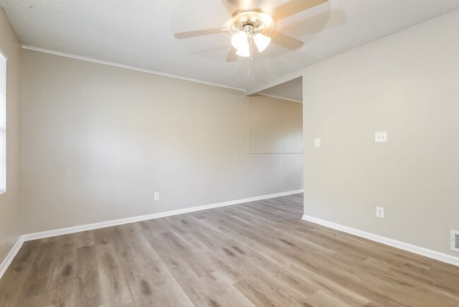 Foto del edificio - 8270 Attleboro Dr