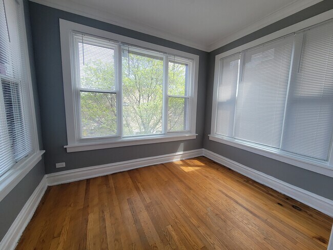 Foto del edificio - 1205 W Farwell Ave