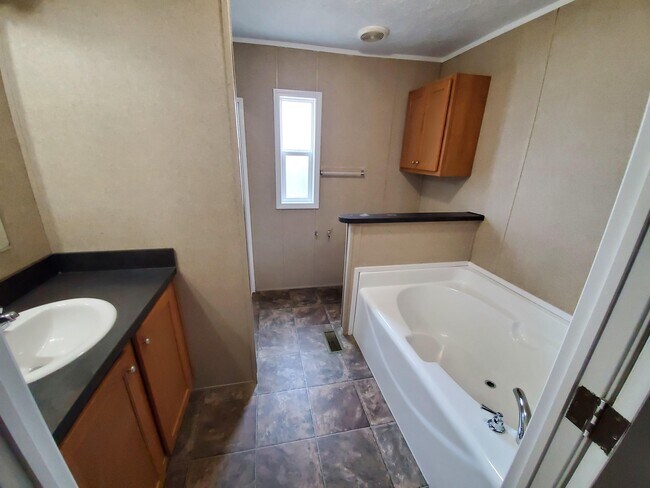 Foto del edificio - 201 Hickory Ct