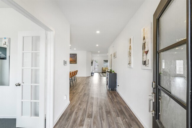 Foto del edificio - 3126 Stonebriar Dr