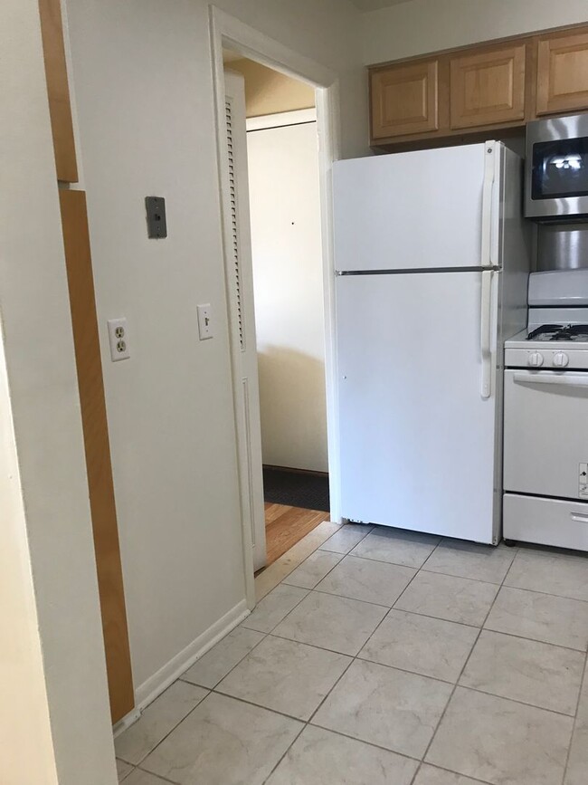 Building Photo - 1221 Island Dr
