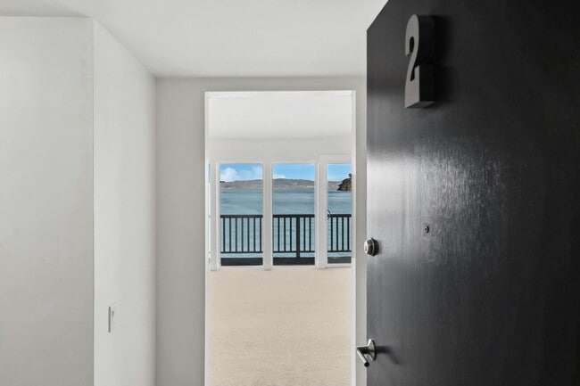 Building Photo - 2038 Paradise Dr