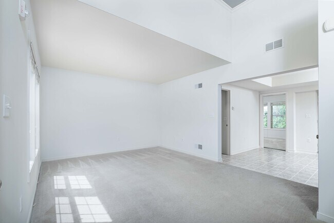 Foto del edificio - 218 Daltrey Ct