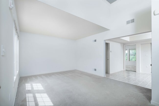 Foto del edificio - 526 Talon Dr