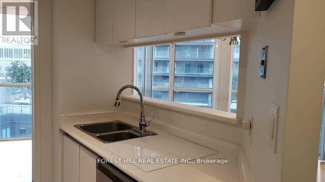 Building Photo - 24-1224 Wellesley St W