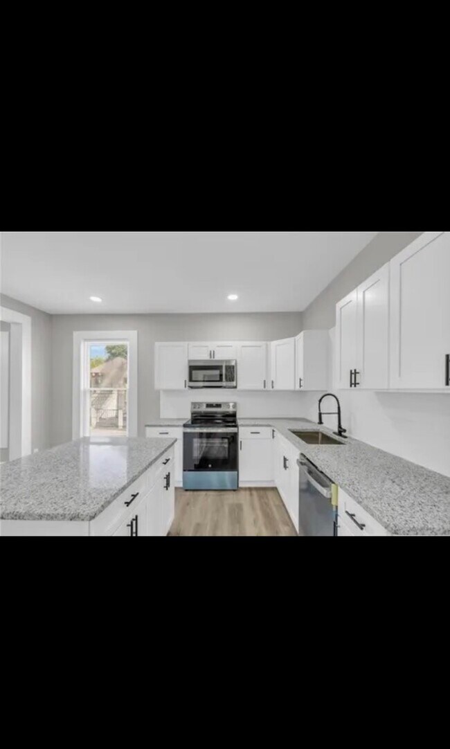 Foto del edificio - 101 Ellison Cir