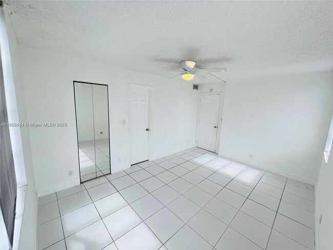 Building Photo - 1830 Sabal Palm Dr