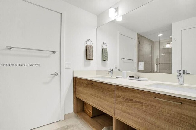 Foto del edificio - 3 bedroom in North miami Beach FL 33160