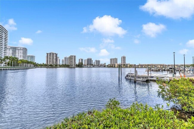 Foto del edificio - 2750 NE 183rd St