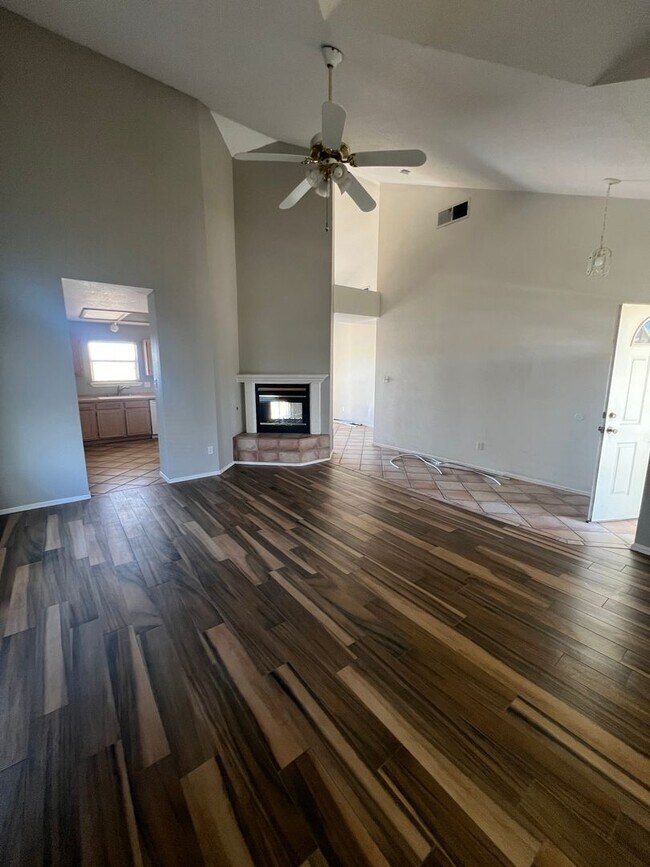 Building Photo - Nice Home in the foothills area