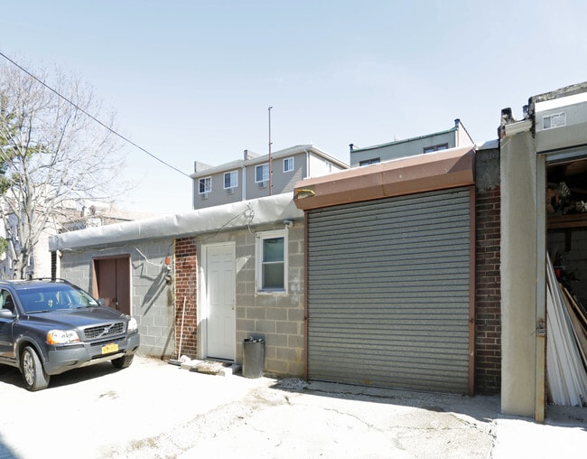 Building Photo - 753 E 226th St