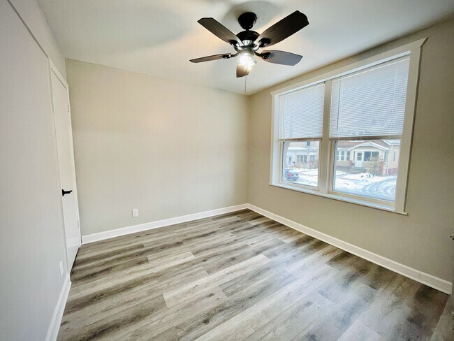 Foto del edificio - 4932 S Packard Ave
