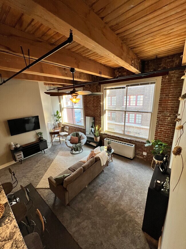 Foto del edificio - 308 W 8th St