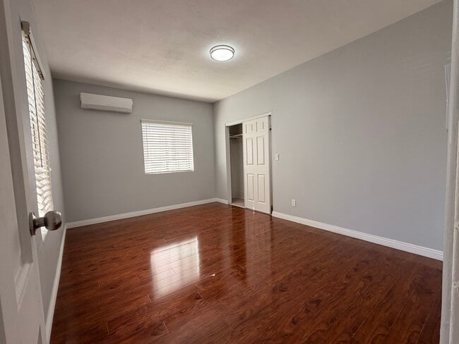 Dormitorio 1 - 1428 S Chapel Ave