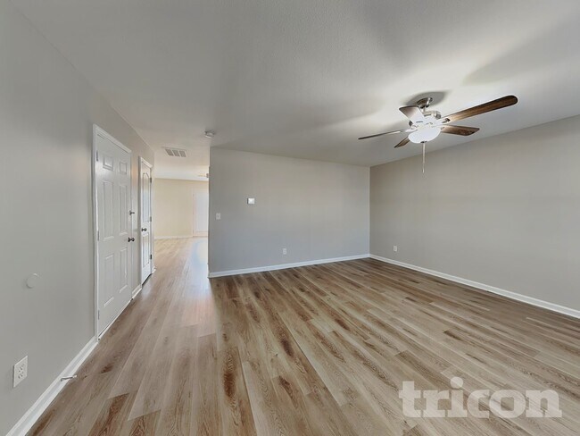 Foto del edificio - 6800 Lakinsville Ln