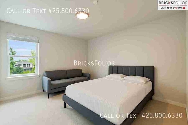 Building Photo - 13717 Admiralty Way