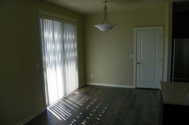 Building Photo - Newer NE Neighborhood 3 bed 2.5 Baths House,  All Appliances, Corner lot, Gas Heat, Dbl Garage