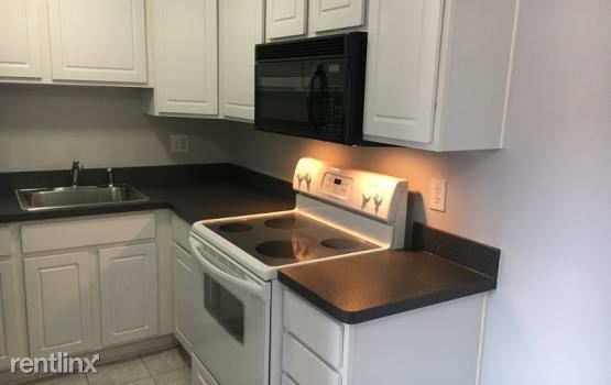 Building Photo - 2 br, 1 bath Condo - 7633 Manor Cir Apt 202