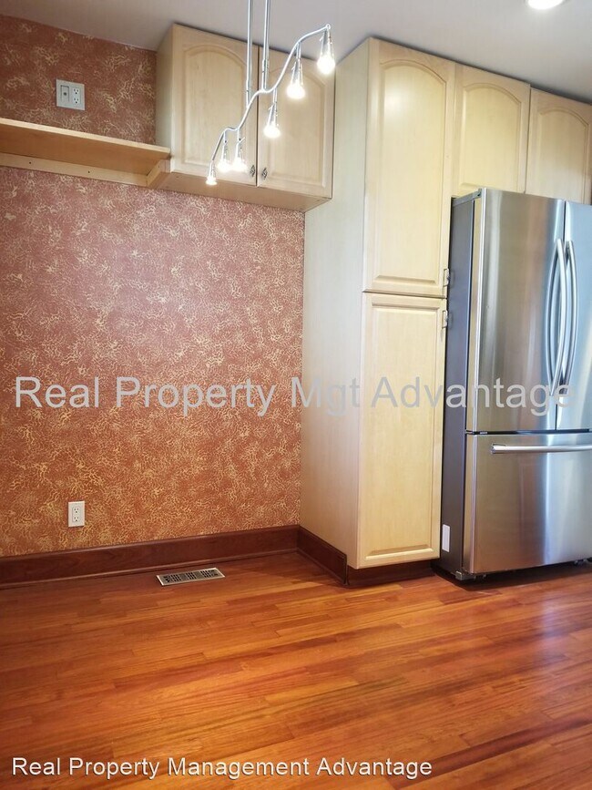 Building Photo - 3 br, 1 bath House - 1821 E. Jarvis Ave.
