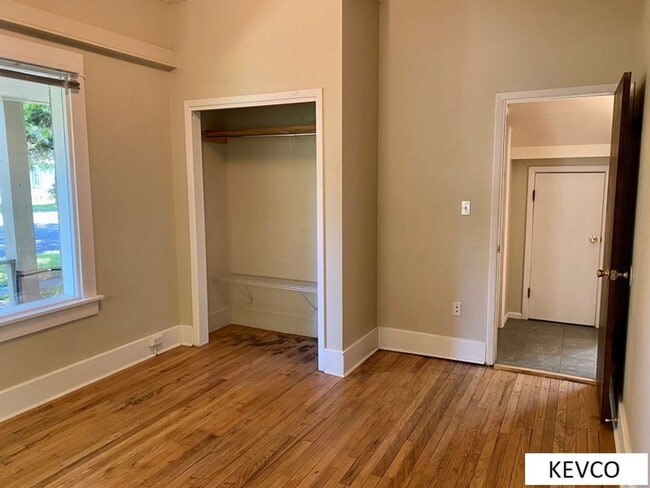 Building Photo - 411 Garfield St