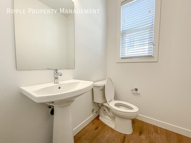 Photo du bâtiment - FANTASTIC 4 BEDS/ 2.5 BATHS TOWNHOUSE IN THE COMMUNITY OF REDSTONE