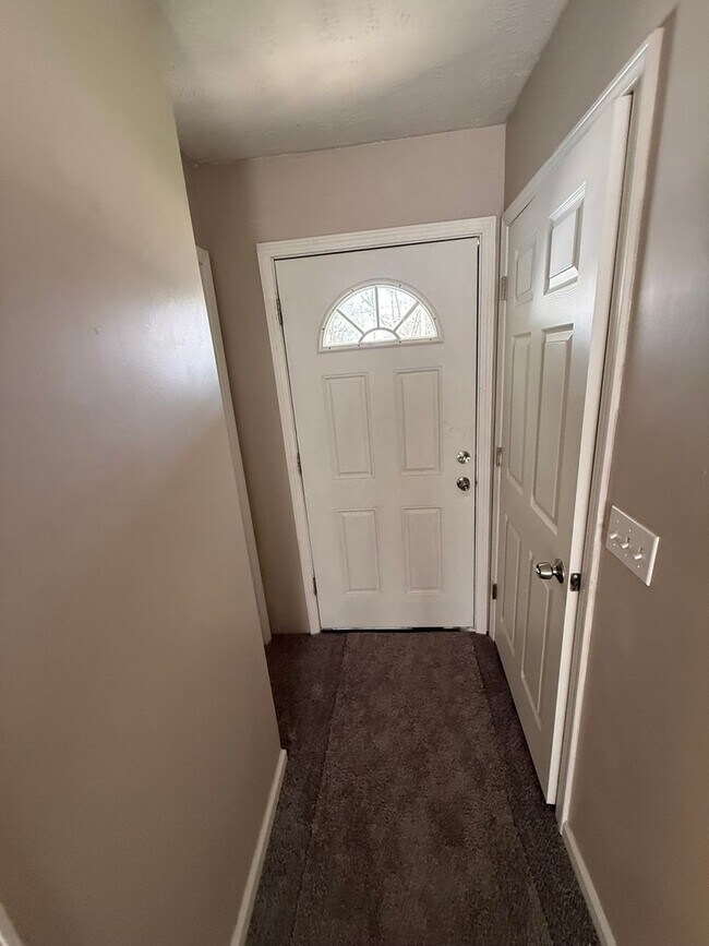 Foto del edificio - Charming 3-Bedroom Property in Prime Location