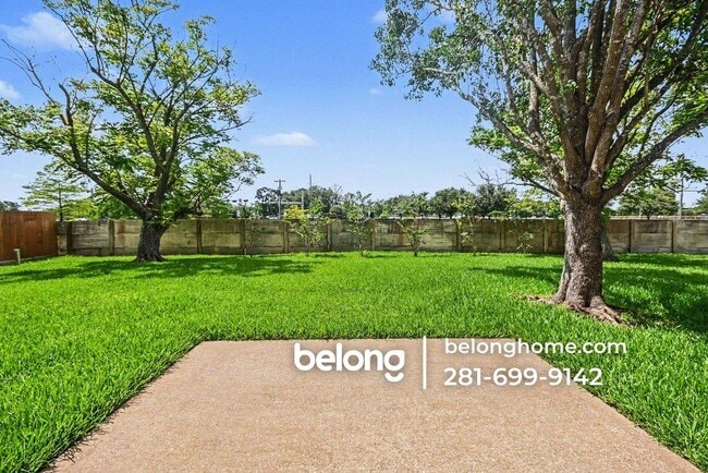 Building Photo - 2855 Everett Dr