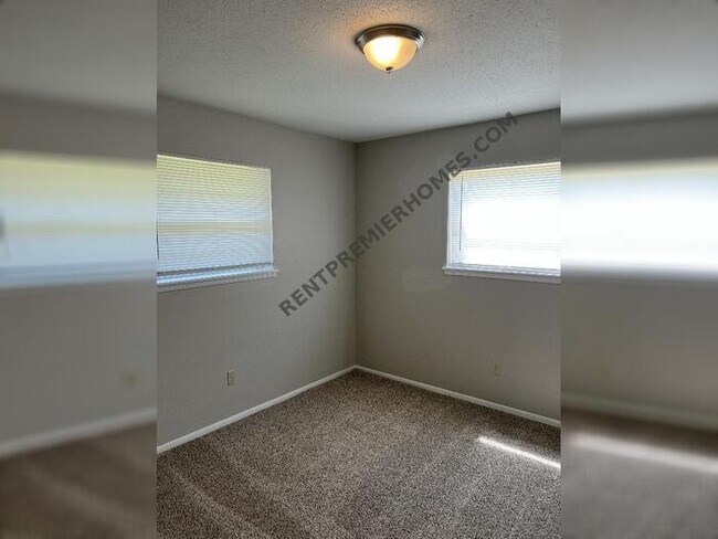 Foto del edificio - 924 NW 104th St