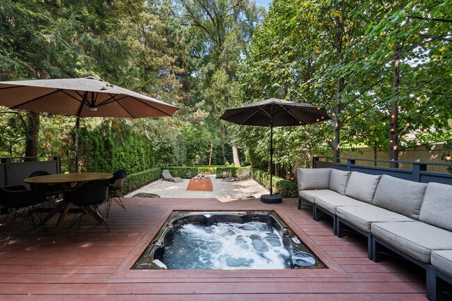 Building Photo - 650 Wallace St