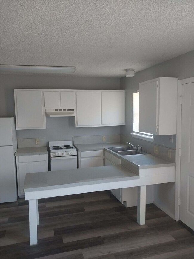 Foto del edificio - Welcome Home to Jefferson Square Apartments!
