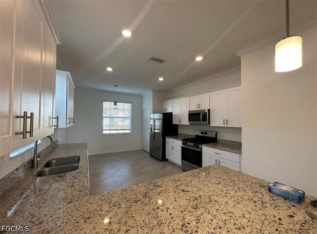 Foto del edificio - 17685 Fallen Br Wy