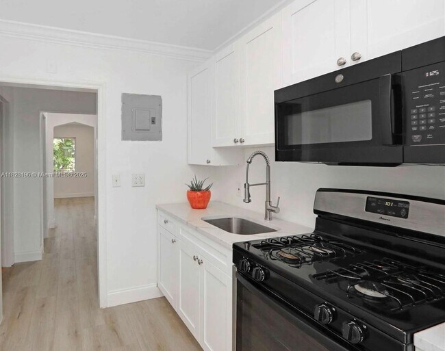 Foto del edificio - 6831 Abbott Ave