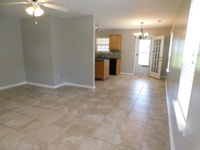Foto del edificio - great 3 bed 2.5 bath master down