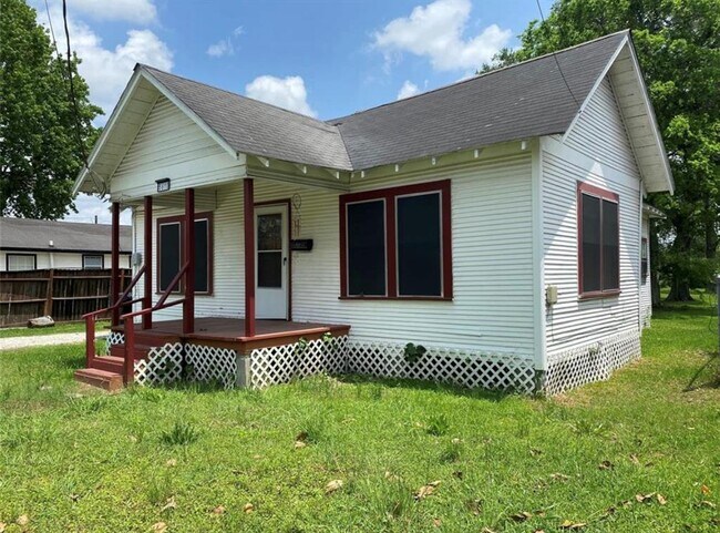 Building Photo - 5610 Pickfair St
