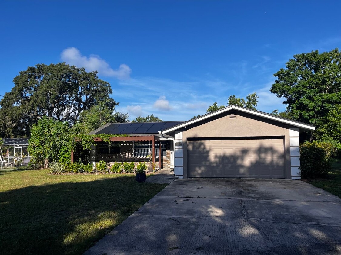 Photo - 3BR Pool Home - Electric Utility and Pool service included - 1510 Melody Ln - FOR RENT