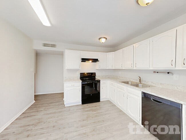 Foto del edificio - 7541 Christie Ln