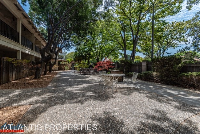 Building Photo - 199 Acalanes Dr
