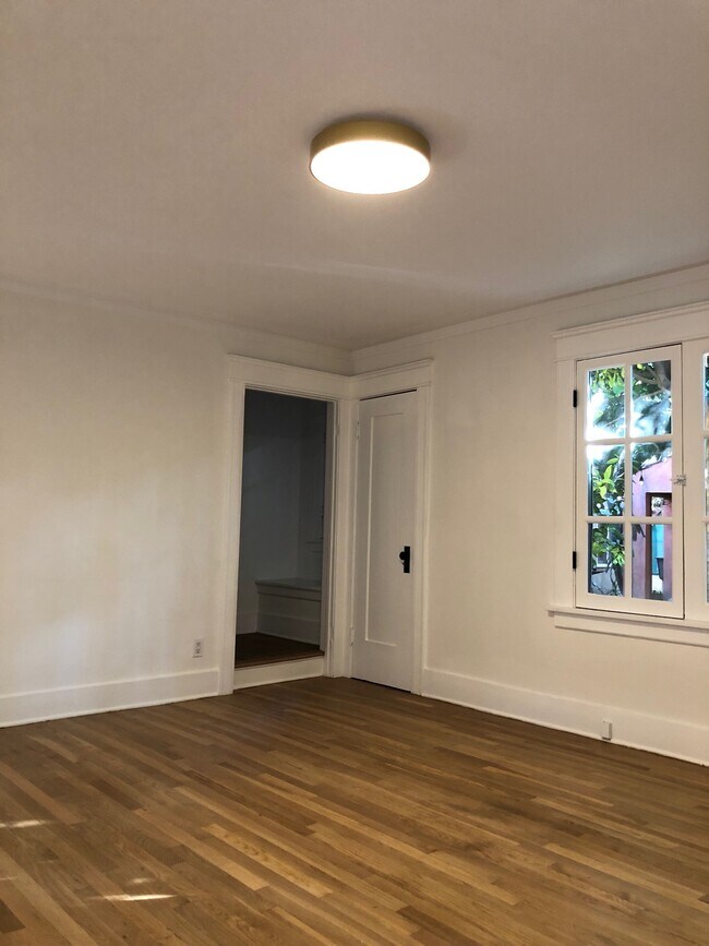 Foto del edificio - 2044 N Highland Ave