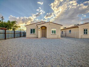 Building Photo - 1213 N Acuna St